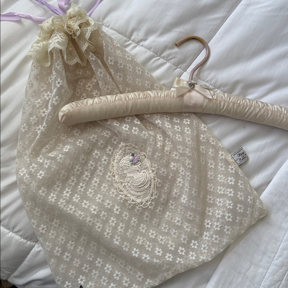Vintage Lace hanger and lingerie bag - Picture 6 of 10